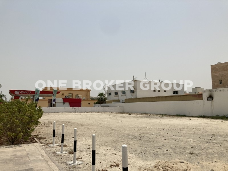 Building/Showroom/Beach Rd AED2.75M 